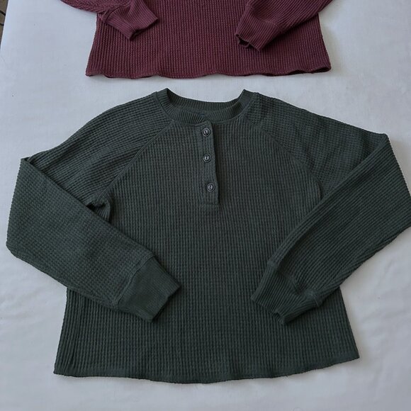 Two Old Navy Women's Waffle Knit Long Sleeve 3-Button Henley Tops Green Burg XS - Picture 4 of 11